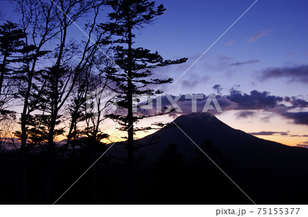 夕焼けの阿寒富士 夕焼けの阿寒富士 75155377