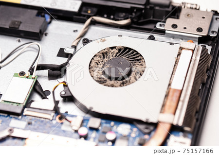 Cleaning dust from laptop cooler. Fixing notebook 75157166