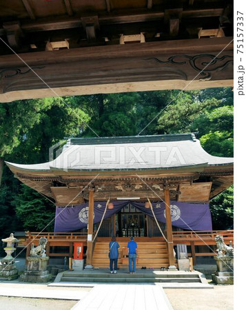 小国両神社の参拝者 (熊本県小国町) 小国両神社の参拝者 (熊本県小国町) 75157337