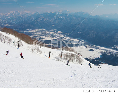 Hakuba47 Winter Sports Park アルプス平ゲレンデから白馬村と妙高山方面遠望 Hakuba47 Winter Sports Park アルプス平ゲレンデから白馬村と妙高山方面遠望 75163613