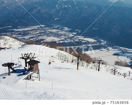 Hakuba47 Winter Sports Park アルプス平ゲレンデ山頂駅から白馬村遠望 Hakuba47 Winter Sports Park アルプス平ゲレンデ山頂駅から白馬村遠望 75163656