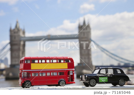 Public transport figurines with Tower Bridge in the background 75165046