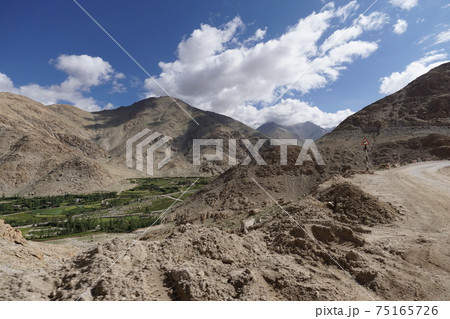ラダック　山道 75165726