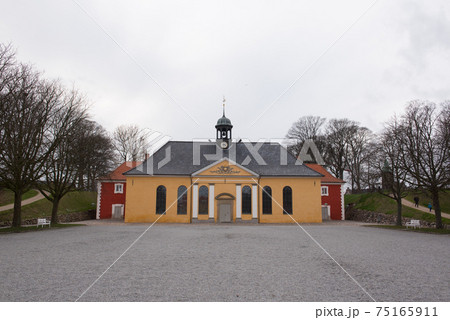 北欧デンマークのコペンハーゲンのカステレット要塞の軍事基地 75165911