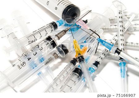 たくさんの注射器 注射器 シリンジ たくさんの注射器 注射器 シリンジ 75166907