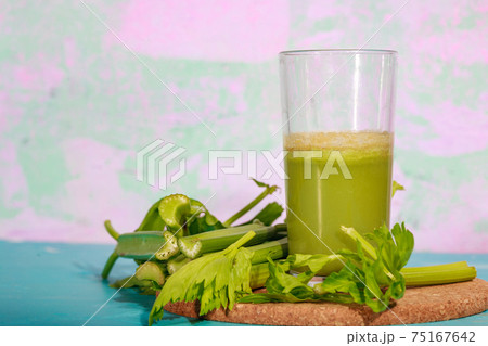 Healthy drink, vegetable juice, studio shot 75167642