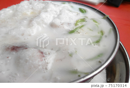 Malaysian desserts called Cendol .Cendol is made from crushed ice cubes and flour, and a variety of sweets and fruits. 75170314