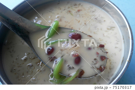 Malaysian desserts called Cendol .Cendol is made from crushed ice cubes and flour, and a variety of sweets and fruits. 75170317
