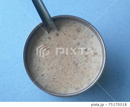Malaysian desserts called Cendol .Cendol is made from crushed ice cubes and flour, and a variety of sweets and fruits. 75170318