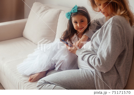 Pregnant mom and her daughter waiting for baby Pregnant mom and her daughter waiting for baby 75171570
