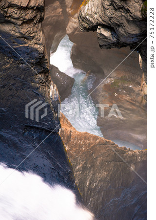 Flowing water of a waterfall inside a mountain 75172228