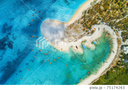 Aerial view of the fishing boats on sea coast with sandy beach 75174263