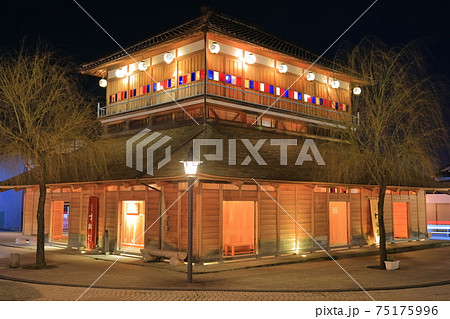 【石川県】山代温泉　古総湯の夜景 75175996