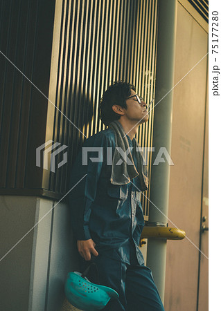 タバコと労働者 タバコと労働者 75177280