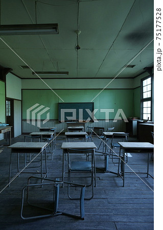 廃墟　山梨県　江草小学校　廃校　教室　音楽室 75177528