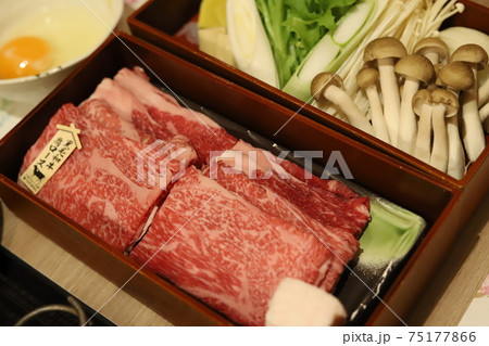 旅館で黒毛和牛を食べる 旅館で黒毛和牛を食べる 75177866