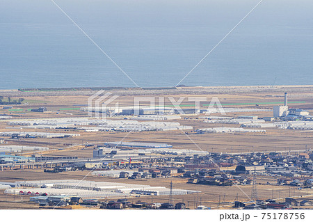 四方山から見た山元の風景 イチゴハウス 俯瞰 宮城県山元町 四方山から見た山元の風景 イチゴハウス 俯瞰 宮城県山元町 75178756