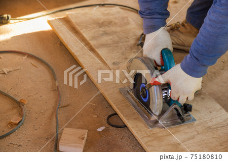Cutting plywood using an electrical chain saw professional tools 75180810