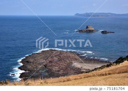 長崎県生月島最北端　大バエ　鯨島　岬の地磯　人気釣り場 75181704