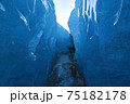 氷河が生み出した自然の通路 75182178