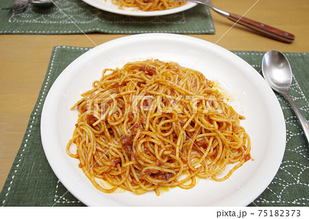 スパゲッティー・ボロネーゼ 75182373