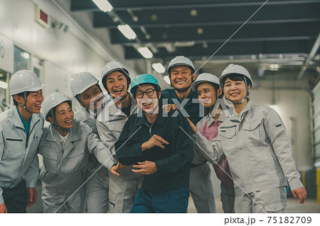 大人数労働者 大人数労働者 75182709