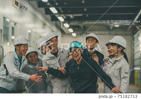 大人数労働者 75182713