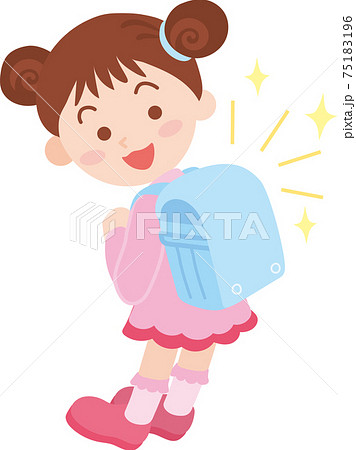 ピカピカの水色のランドセルを背負った女の子 75183196