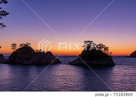 (静岡県)西伊豆・堂ヶ島 日が落ちて (静岡県)西伊豆・堂ヶ島 日が落ちて 75183809