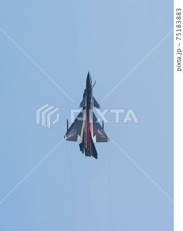 中国空軍J-10八一飛行表演隊上昇 75183883