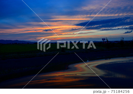 庄内平野と夕焼け 庄内平野と夕焼け 75184256