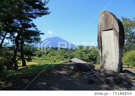 渋民公園、石川啄木第一号歌碑と岩手山 75186854