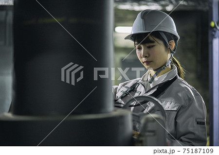 ビジネス　保守点検　女性 75187109