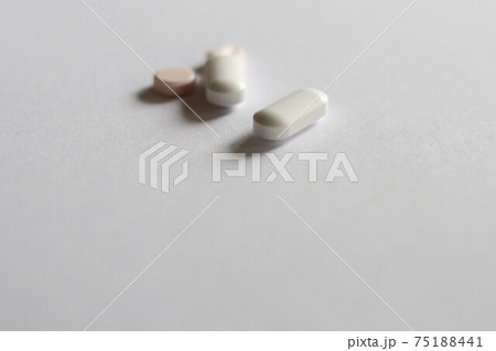 医師の処方の飲み薬 75188441