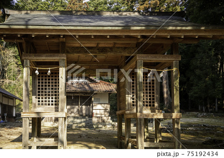 日吉神社　随身門　岡山県吉備中央町 75192434
