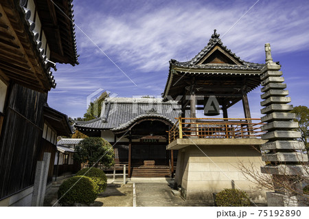普賢院 歓喜天堂と鐘楼 岡山県岡山市 普賢院 歓喜天堂と鐘楼 岡山県岡山市 75192890
