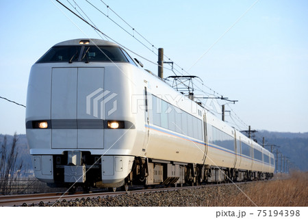 七尾線を行く681系特急能登かがり火2号 七尾線を行く681系特急能登かがり火2号 75194398