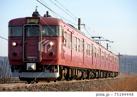 七尾線を行く415系800番台普通電車3両 七尾線を行く415系800番台普通電車3両 75194448