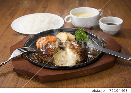 チーズインハンバーグ 75194463