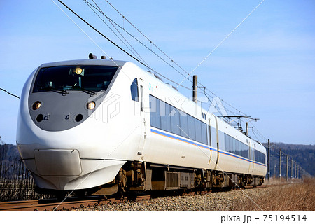 七尾線を行く681系特急能登かがり火4号 75194514