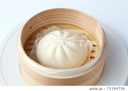 肉まん 豚まん 中華まん せいろ 白背景 75194736