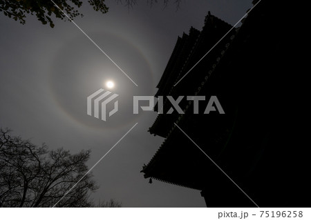岡山県 吉備路 備中国分寺 月暈(げつうん)と五重塔 岡山県 吉備路 備中国分寺 月暈(げつうん)と五重塔 75196258