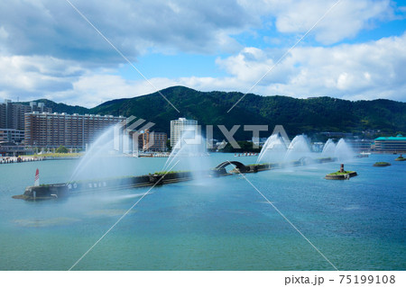ミシガンより大津港のびわ湖花噴水ショーを望む ミシガンより大津港のびわ湖花噴水ショーを望む 75199108