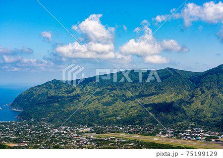 八丈島　島　自然　屋外　離島　伊豆諸島　風景　リゾート　田舎　少子化　観光　旅行　空港　八丈島空港 75199129