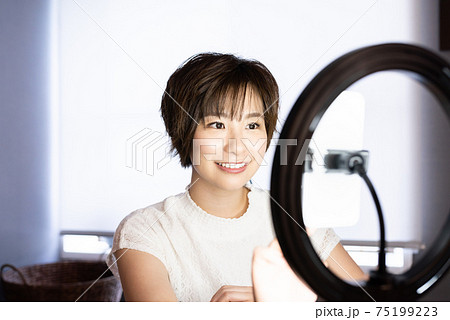 20代女性のライフスタイル 75199223