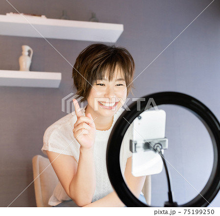 20代女性のライフスタイル 75199250
