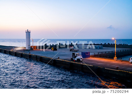 太平洋 東京湾 島 自然 離島 伊豆諸島 風景 リゾート 観光 旅行 船上 東海汽船 三宅島 太陽 太平洋 東京湾 島 自然 離島 伊豆諸島 風景 リゾート 観光 旅行 船上 東海汽船 三宅島 太陽 75200294