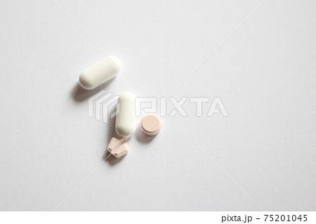 医薬品の薬の錠剤 75201045