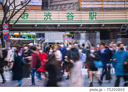 日本の東京都市景観　緊急事態宣言下。脅威の人出。もはや平時と変わらない。変異株の脅威…＝3月5日 75202603