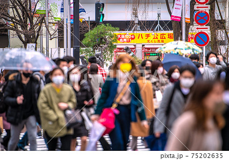 日本の東京都市景観　緊急事態宣言下。脅威の人出。もはや平時と変わらない。変異株の脅威…＝3月5日 75202635